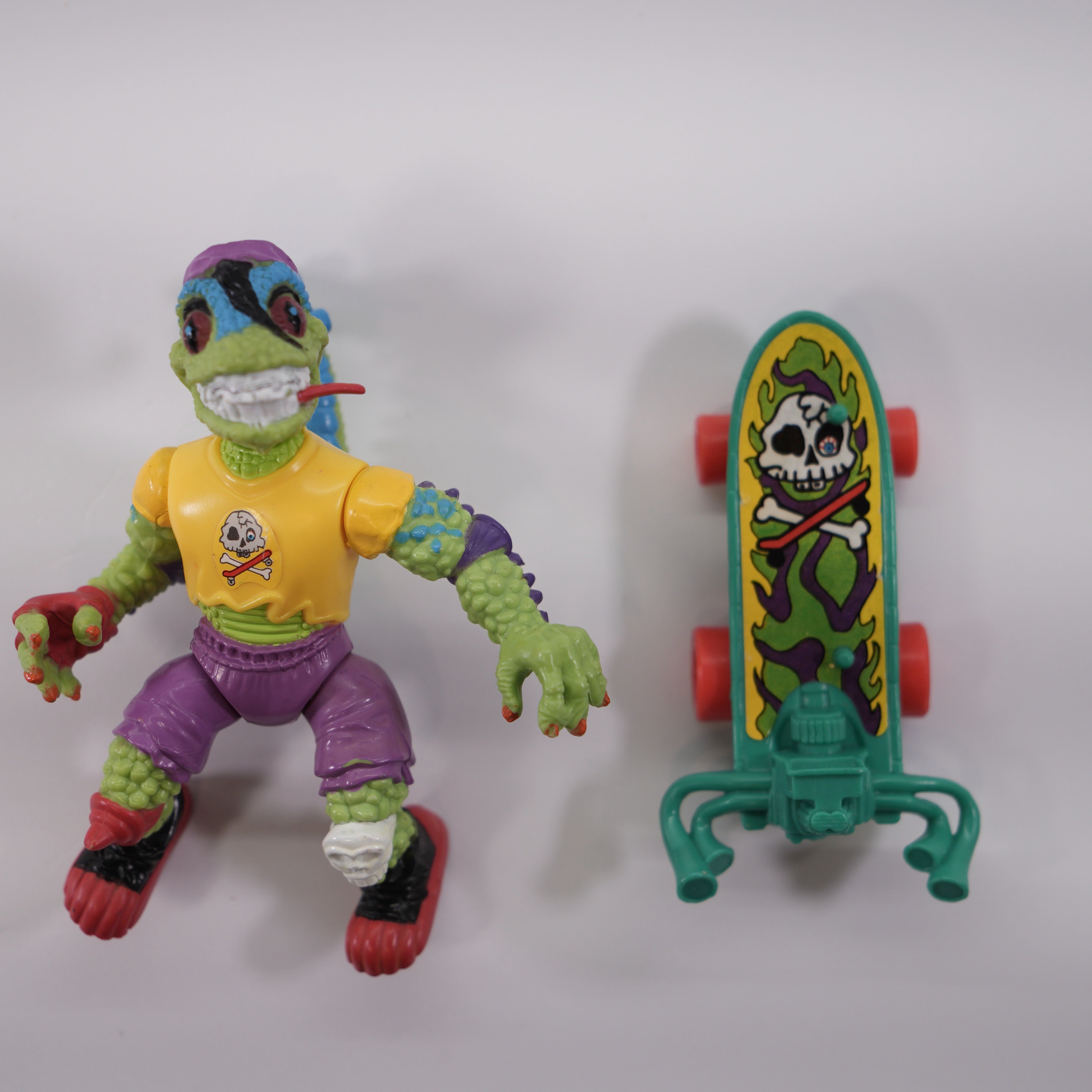 1990 Mondo Gecko TMNT Complete with Figure, Accessory, and Full Cardback